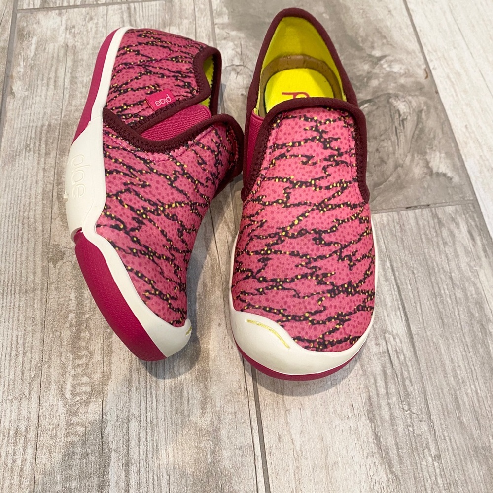New PLAE Migi Electric Fuchsia